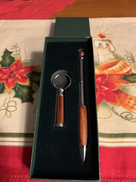 Conjunto de caneta e porta chaves