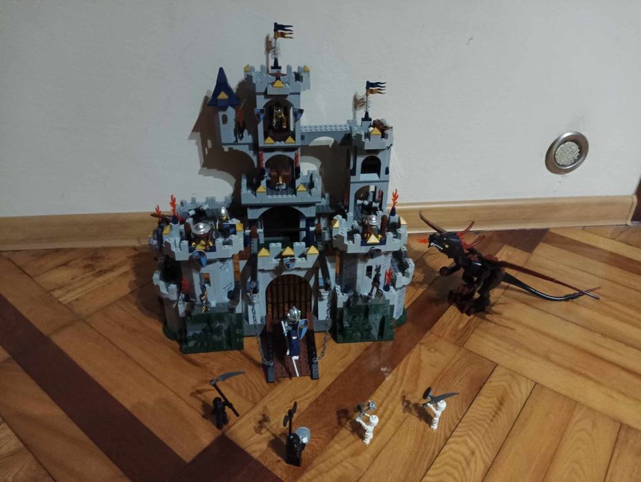 LEGO castle zamek 7094 smok rycerze kościotrupy