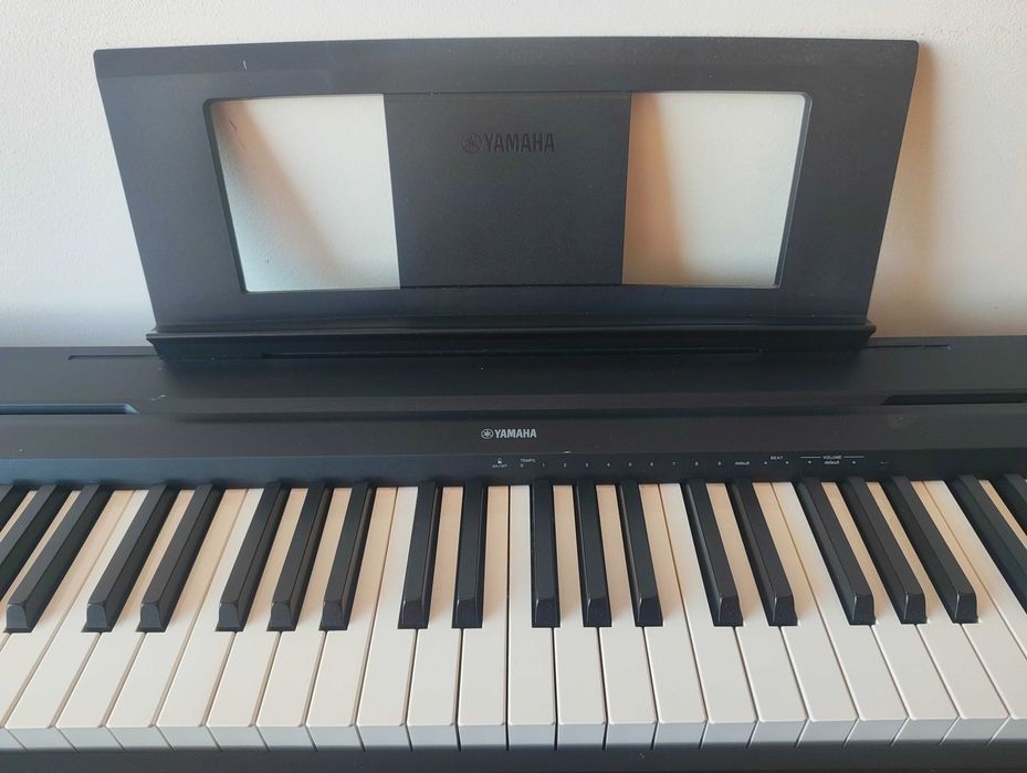 Piano Digital Yamaha P-45 B + Suporte L-85 (conjunto)