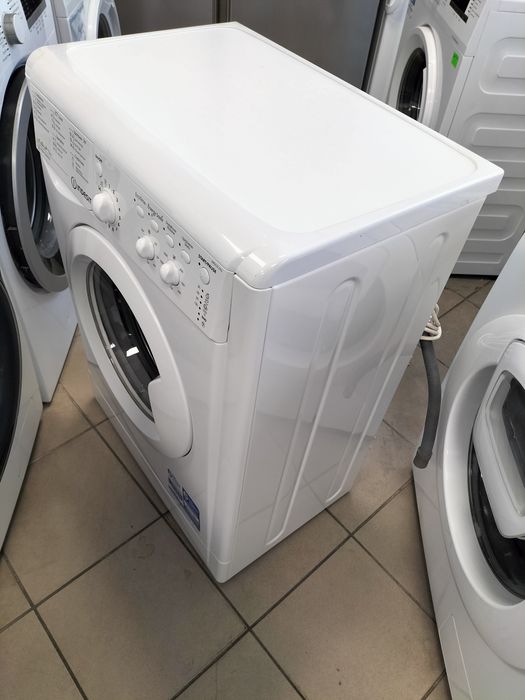 Pralka slim Indesit, 5kg, 1200obr,