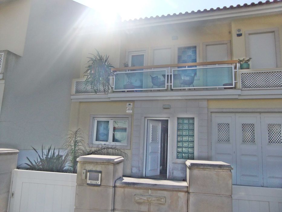 Alugo moradia para férias localizada em São Martinho do Porto a 800m da praia "Casa da Baía"