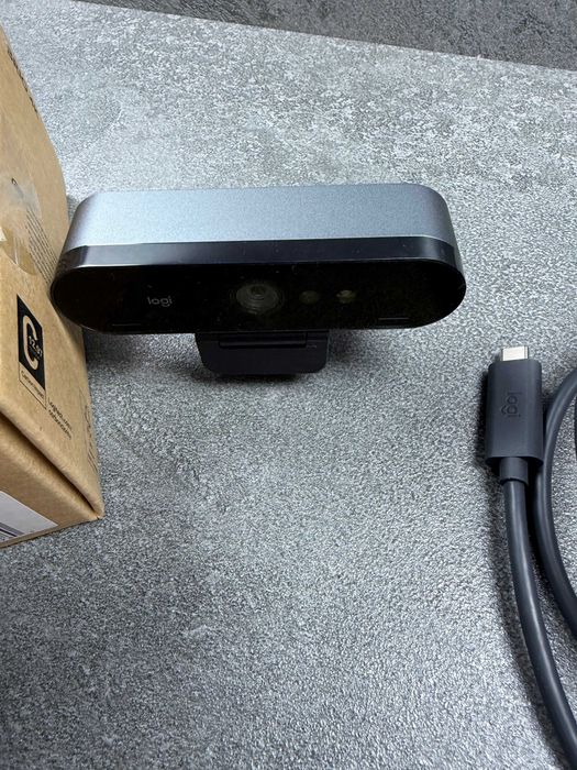 Logitech Brio 4K Ultra HD Pro Webcam | Розпізнавання обличчя Windows Hello | HDR + RightLight 3 | 1080p 60fps / 4K 30fps