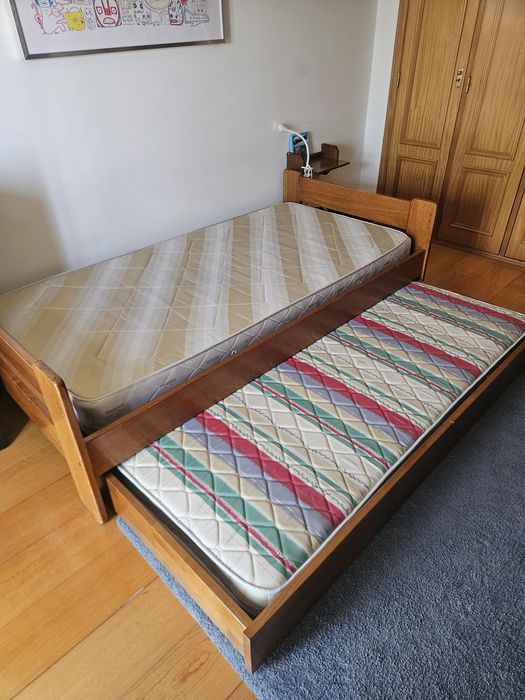 Mobília quarto madeira pinho (Marca Cerne) - Cama, estante, cómoda e secretária