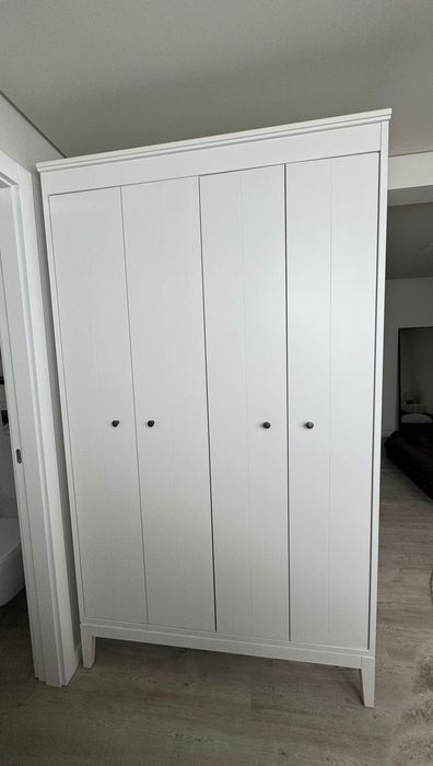 Roupeiro Ikea novo