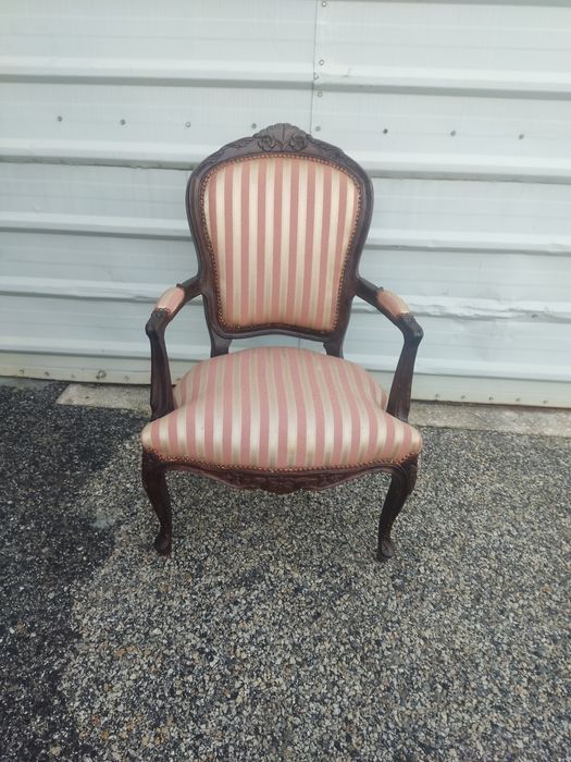 Cadeira antiga as riscas