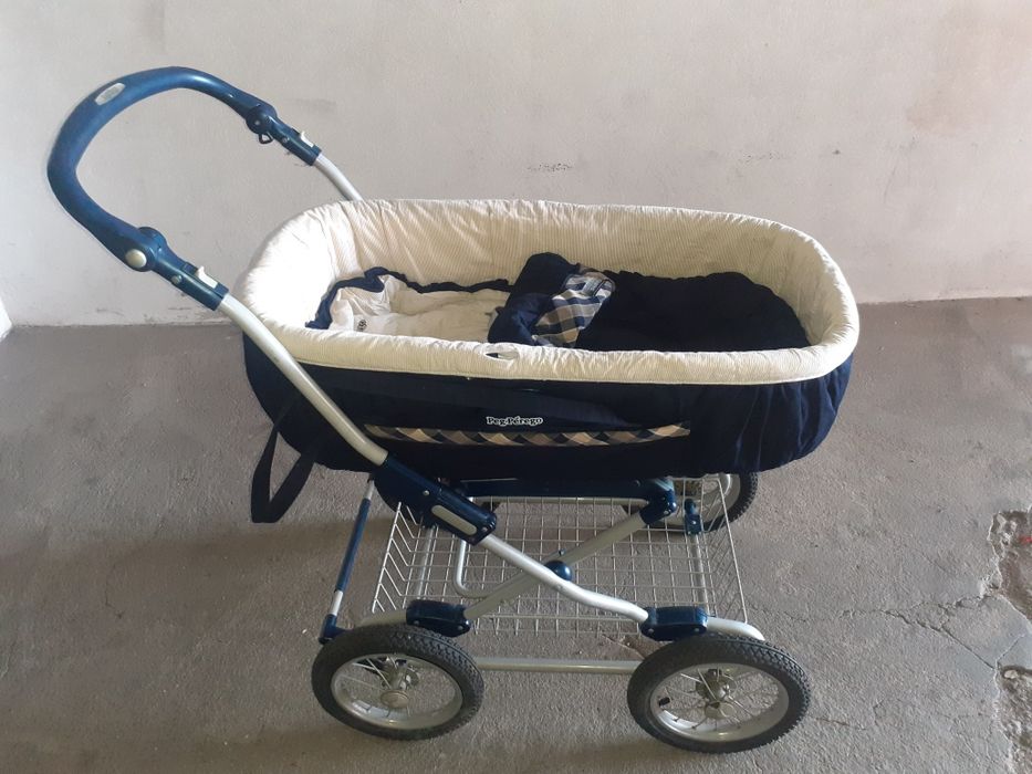 Carrinho de bebé clássico