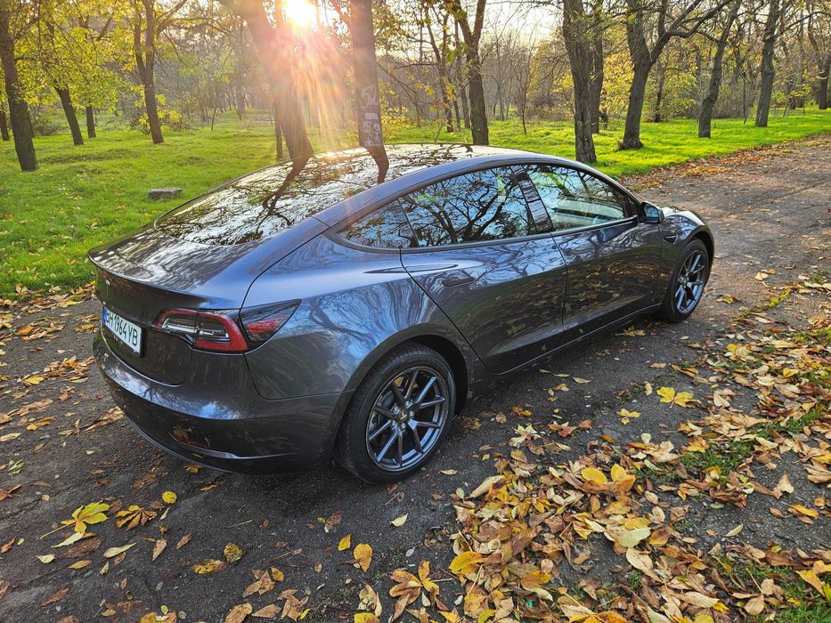 Продам Tesla Model 3  2023р. у відмінному стані