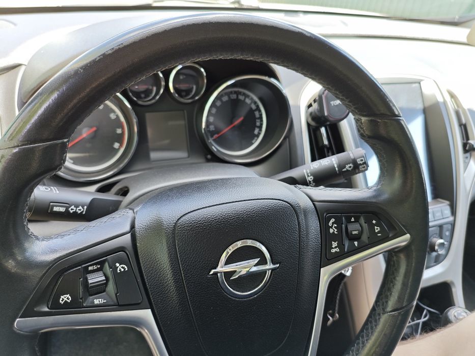 Opel Astra J 2011 1.4 MPI