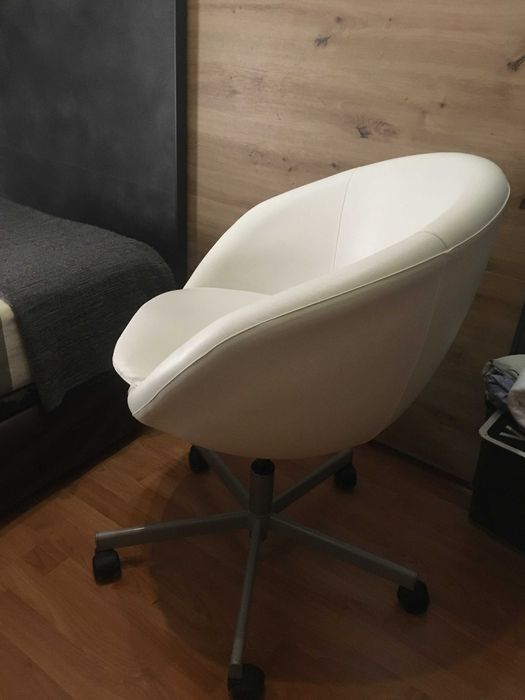 Cadeia Branca Ikea modelo Skruvsta