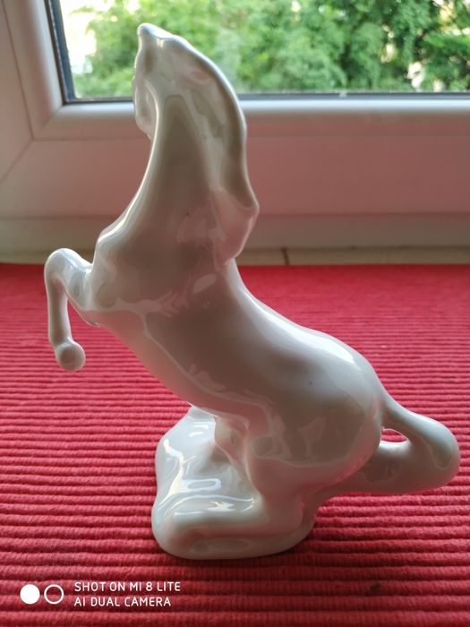 Порцелянова фігурка Кінь