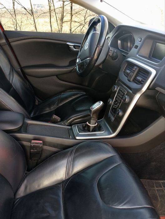 Volvo V40 D2 2013 год