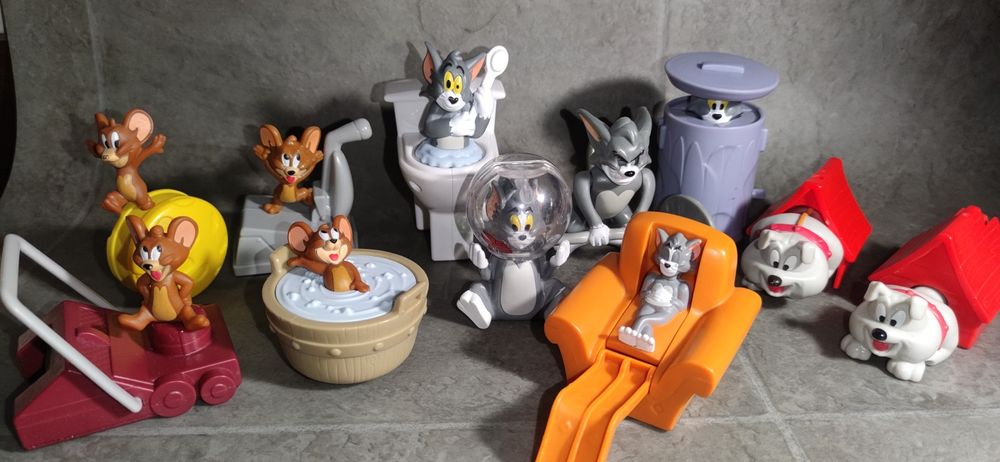 кол-ії іграшок Снупі,Буви,Дом тварини.Тролі.Том Джеррі,Зоряний баскетб