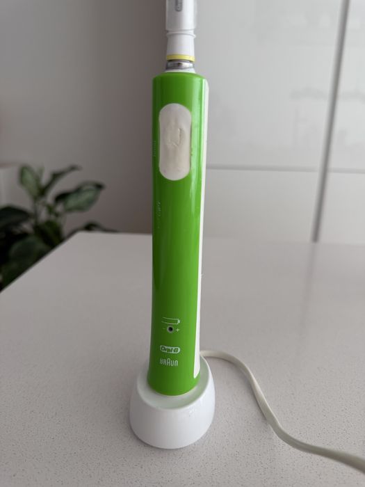 Escova de dentes eletrica Oral B pro