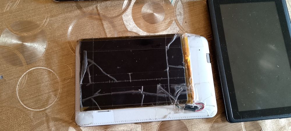 Продам планшети на запчастини