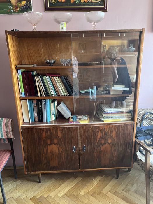Biblioteczka PRL / witryna vintage z szybami