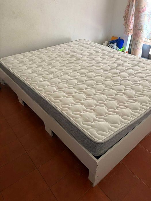 Cama c/ cavetas + colchão
