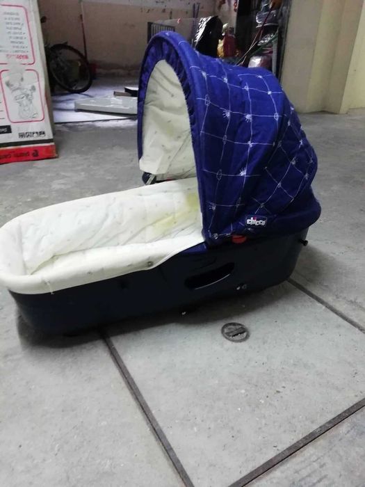 Alcofa de bebé usada