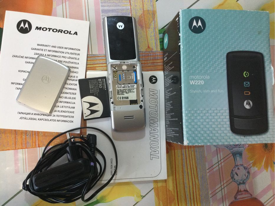 Кнопочный телефон Моторола w220
