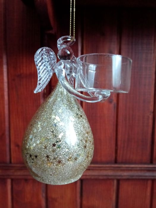 Szklany aniołek w złotej sukience