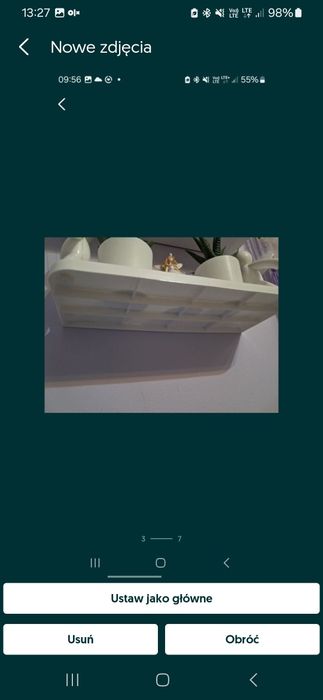 Biała plastikowa półka wisząca