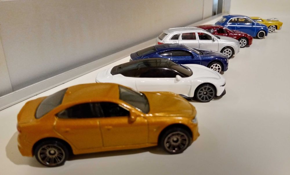 Hot Wheels e outros - 14 carros - Lote ou carros isolados