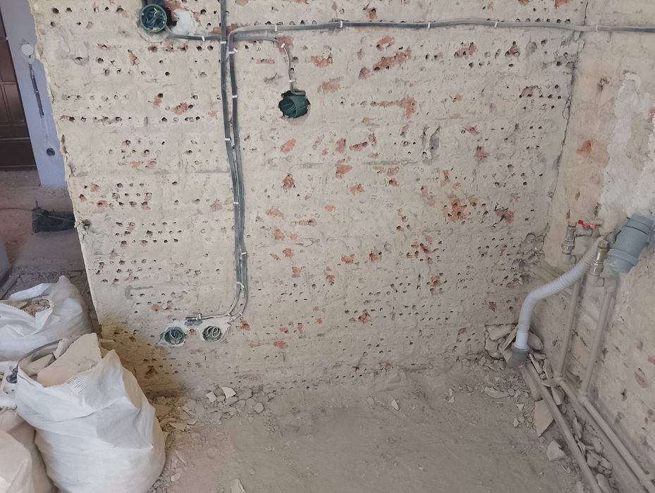 Демонтажні роботи під ключ. Виніс та утилізація будівельного сміття