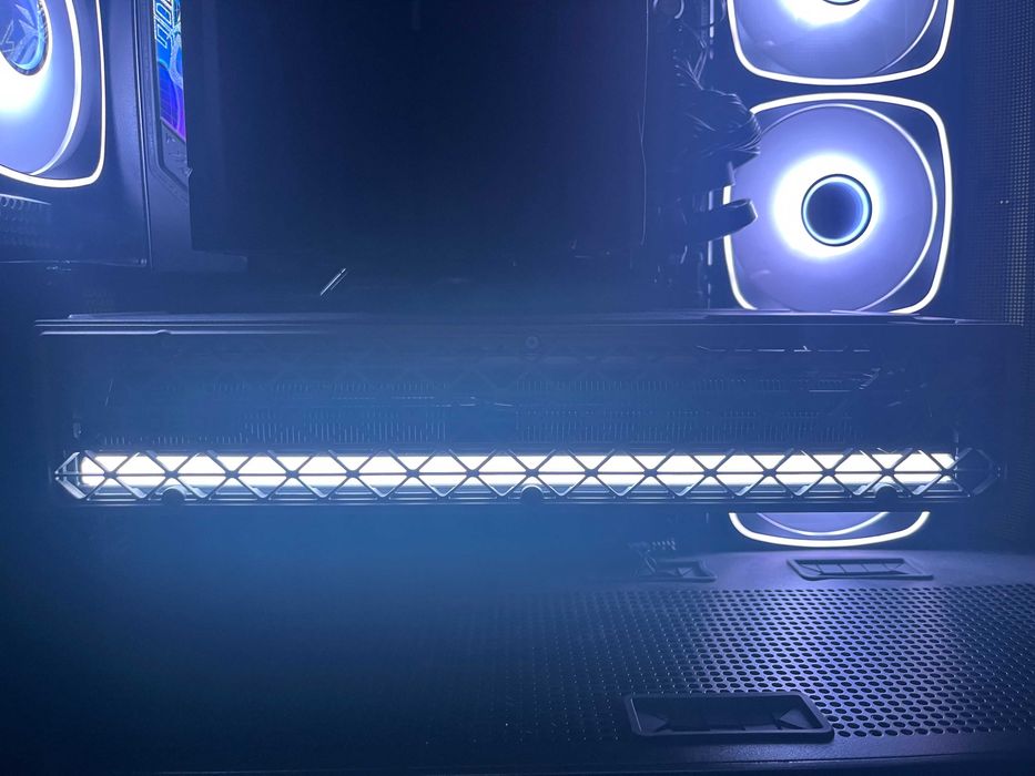 Komputer Gamingowy | ryzen 9 7950x3d | rx 9070 xt nitro + | 32GB CL36 5600Mhz ram | 1.5 Tb ssd | argb |