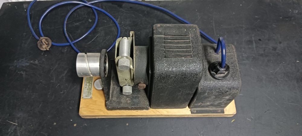 Projektor slajdów z 1958 roku