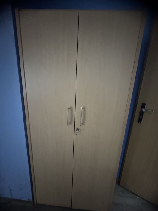 Продається мебель для офісів кожний предмет можеа поокремо ціна договірна
