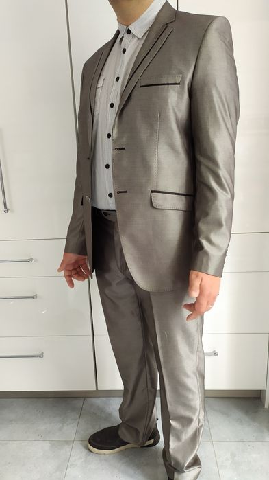 SG Garnitur męski L elegancki szary garnitur L , srebrny połyskujący g