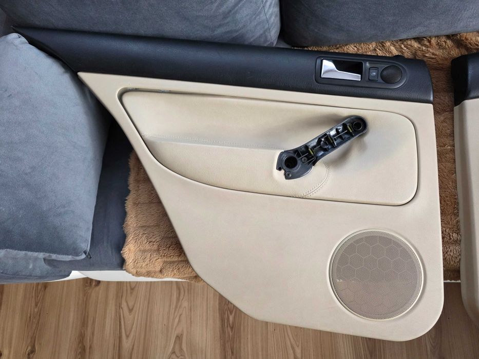 Tylne skórzane boczki drzwi do VW Bora sedan - jasne beżowe