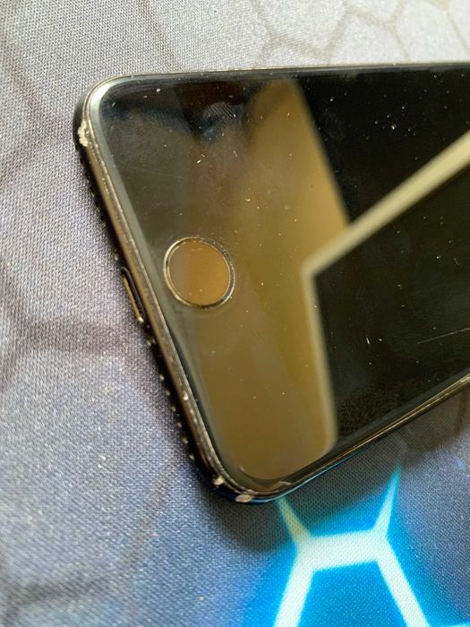 Smartfon Apple iPhone SE (2020) 64 GB (model A2296)