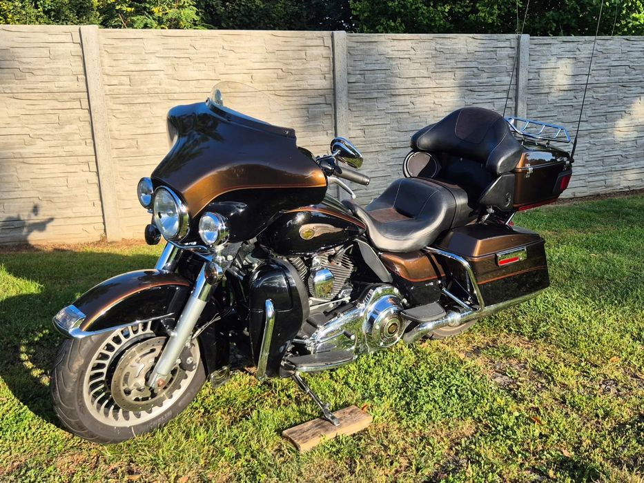 Harley-Davidson FLHT Electra Glide Standard Harley Davidson FLHTK Ultra Limited