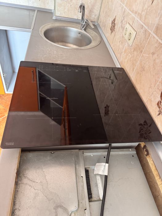 індукційну варильну поверхню Whirlpool WB B8360 NE. Б/в