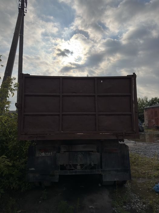 Продам камаз червоний