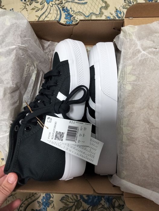 Vendo tênis das adidas novos