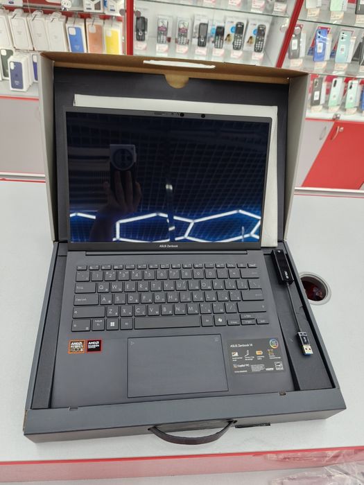 Asus zenbook 14 oled um3406K 16/512gb