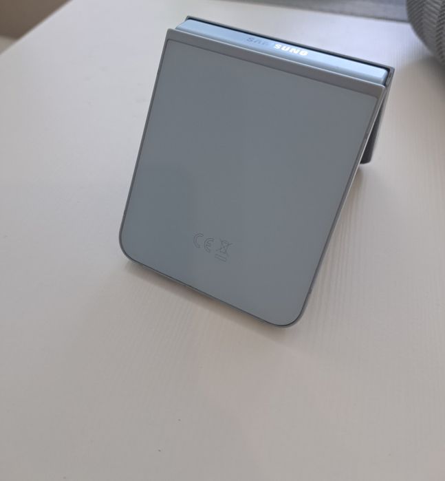 Телефон Samsung flip 6