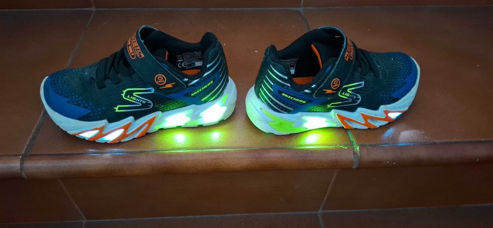 Ténis Skechers Flex-Glow Bolt com luz – tamanho 27 – excelente estado