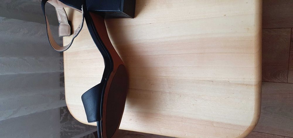 Босоніжки Clarks Deva Mae 39 р