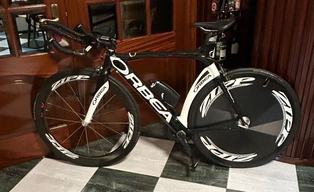 Orbea Ora Aero Carbon contra relógio