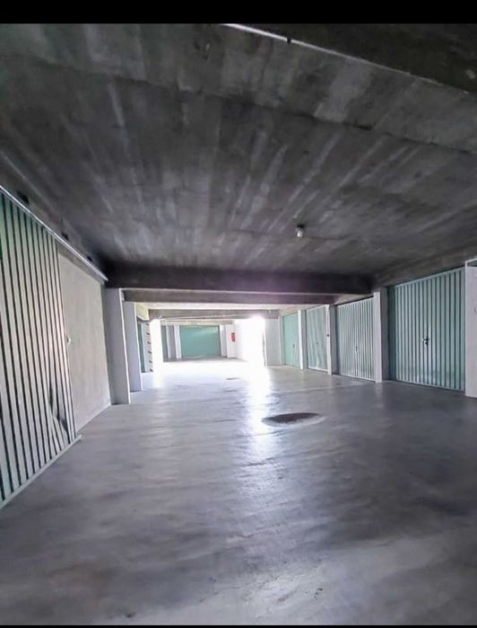 Alugo garagem Feijó