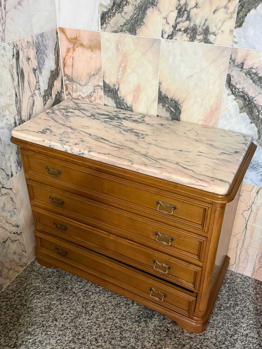 Moveis madeita maciça impecaveis ,2X comodas, roupeiro, aparador, cama