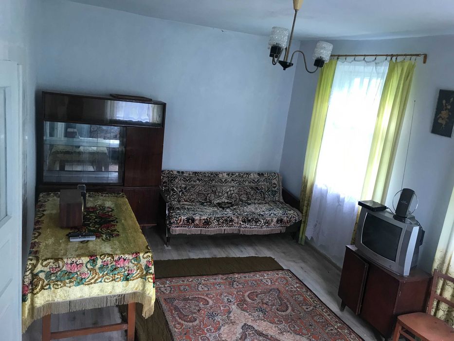 Частина будинку в смт.Вороновиця, вул. Молодіжна. Дві окремі спальні.