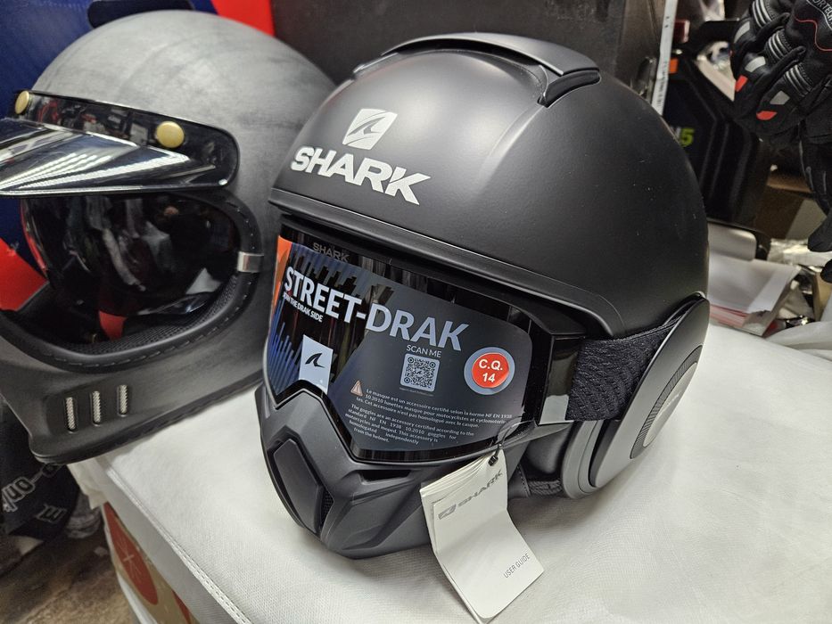 Мотошолом Shark, Lazer, SHOEI, мотокуртка  Alpinestars, Dainese, мотоботи