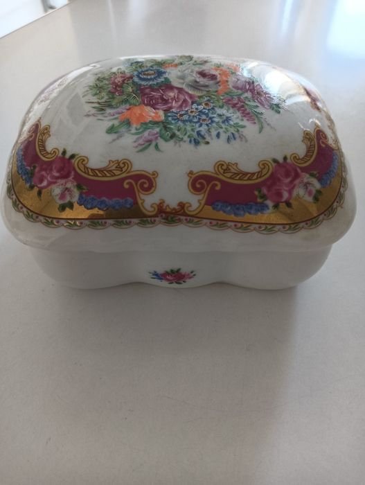 Loiças decorativas Porcelanad