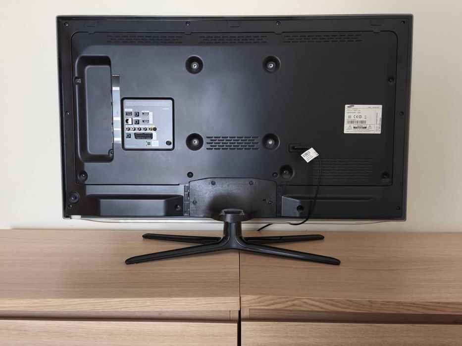 Televisão LED Samsung 40" UE40ES6100