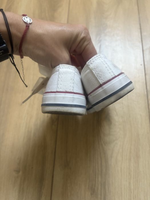 Białe trampki dziewczęce rozmiar 27
