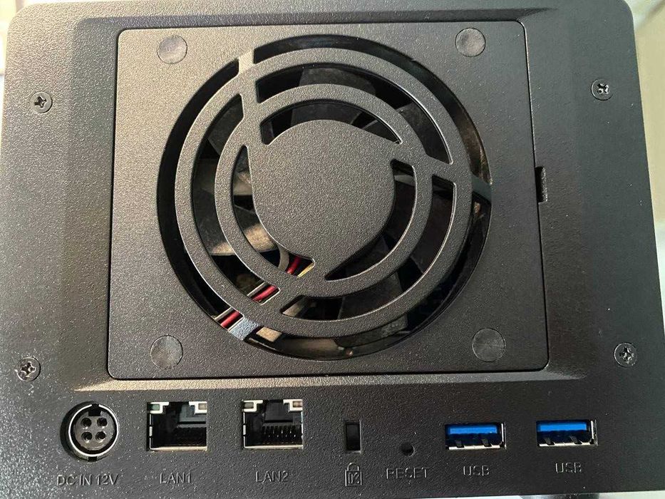 компактний NAS Synology DS620slim