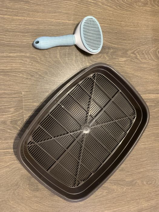 Туалет з сіткою доя котів. Щітка для котів.